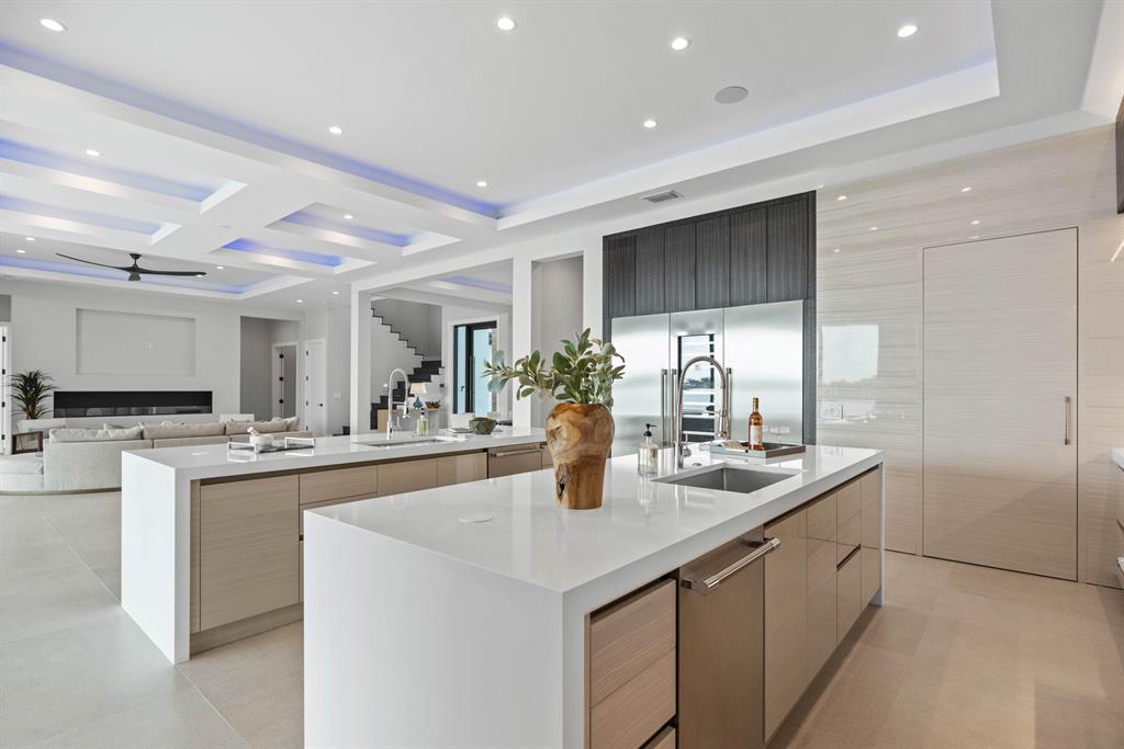 TEQUESTA COUNTRY CLUB - Residential