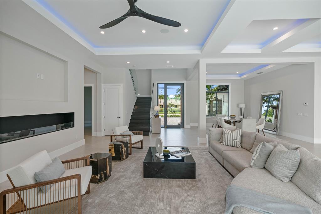 TEQUESTA COUNTRY CLUB - Residential