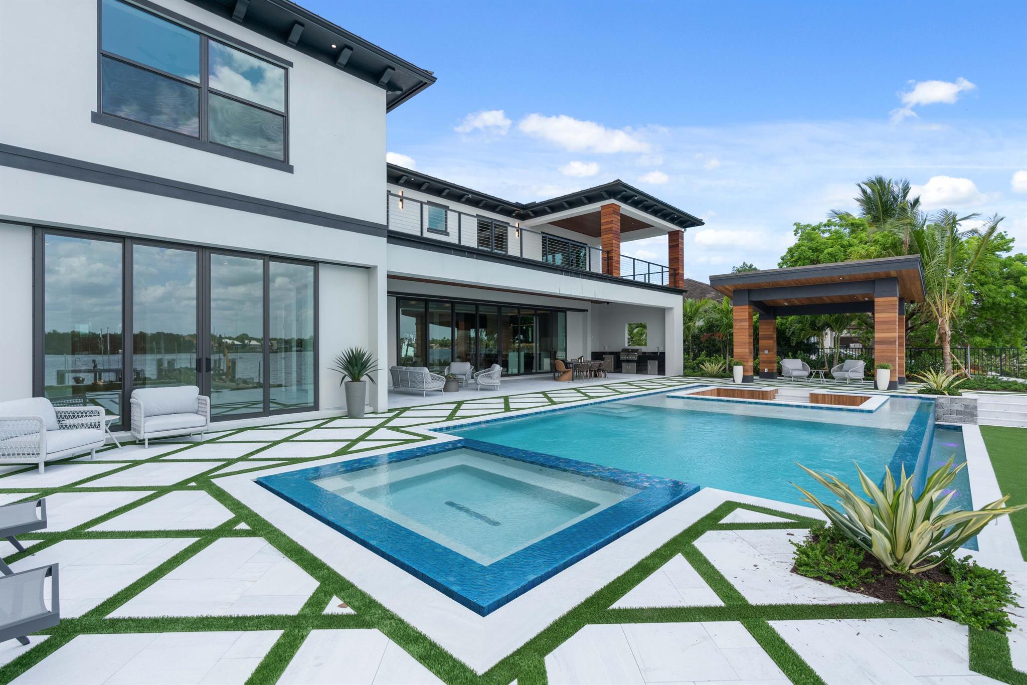 TEQUESTA COUNTRY CLUB - Residential