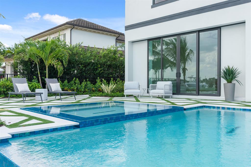 TEQUESTA COUNTRY CLUB - Residential