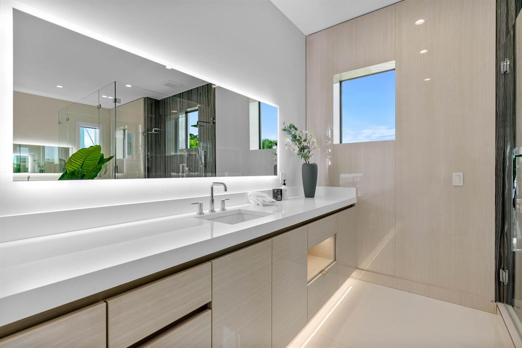 TEQUESTA COUNTRY CLUB - Residential