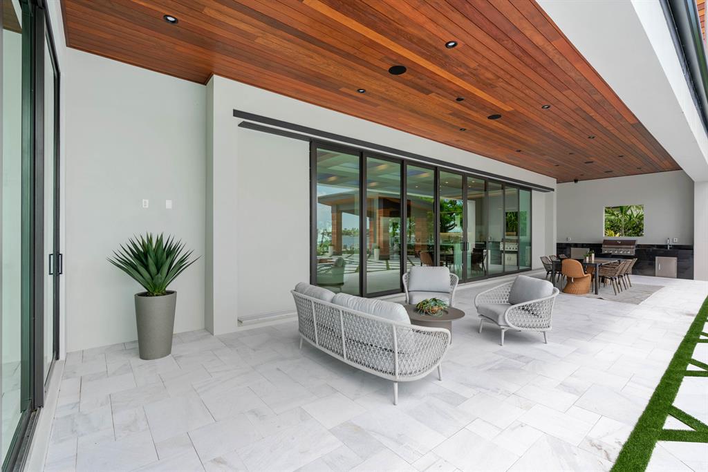 TEQUESTA COUNTRY CLUB - Residential