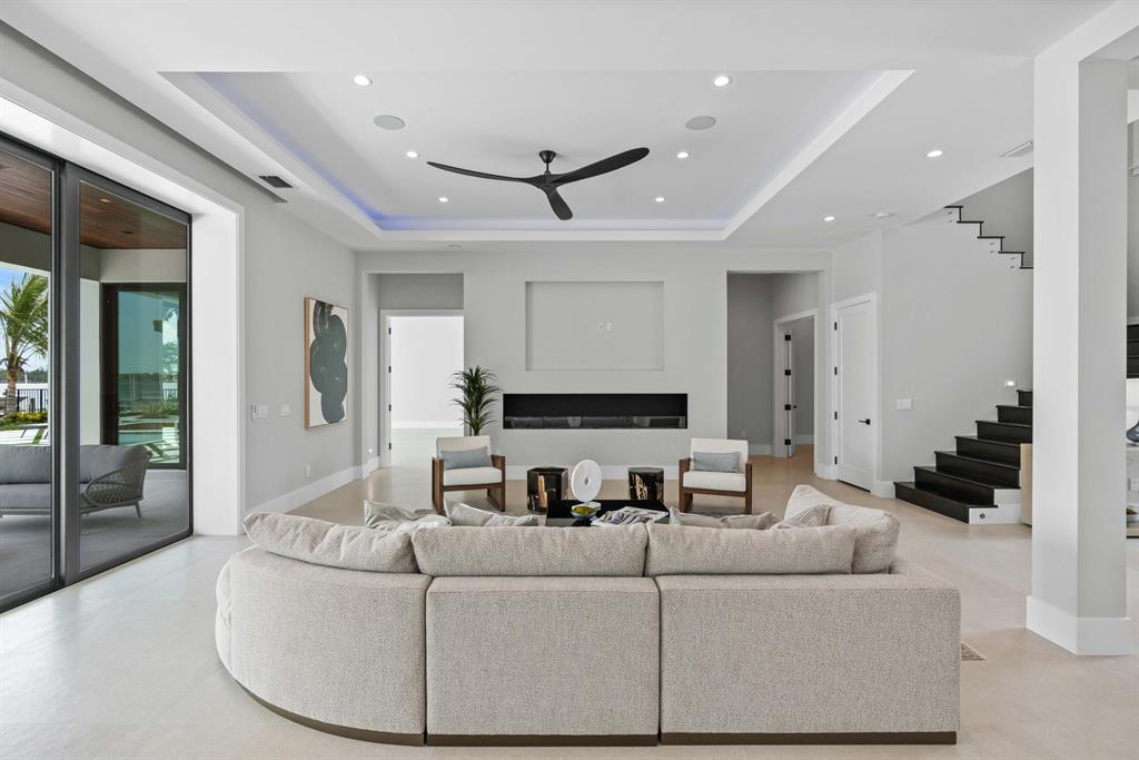 TEQUESTA COUNTRY CLUB - Residential