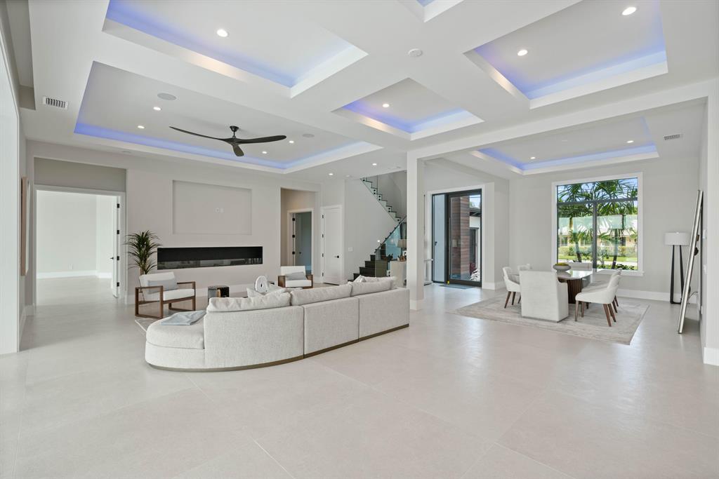 TEQUESTA COUNTRY CLUB - Residential