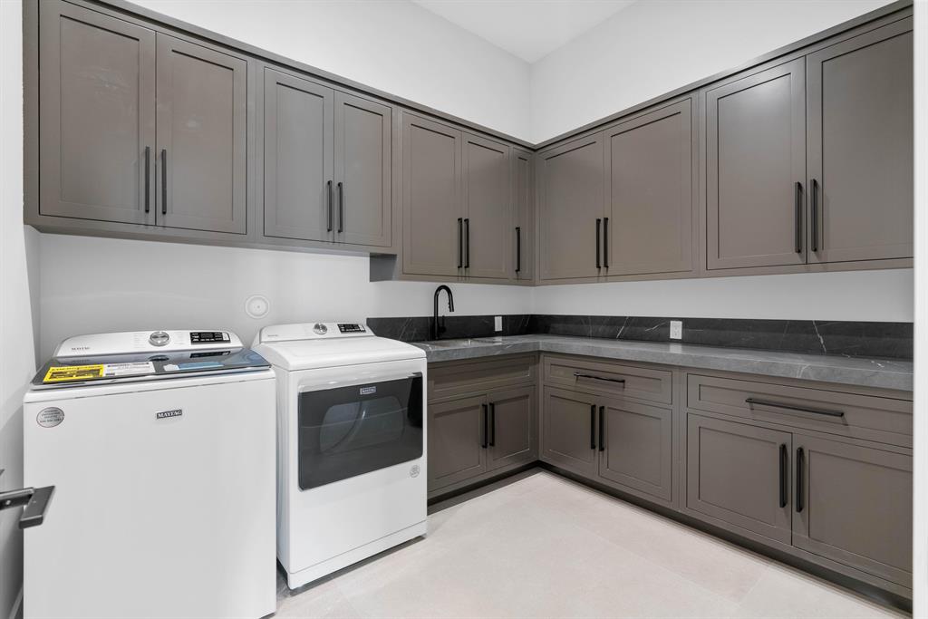 TEQUESTA COUNTRY CLUB - Residential