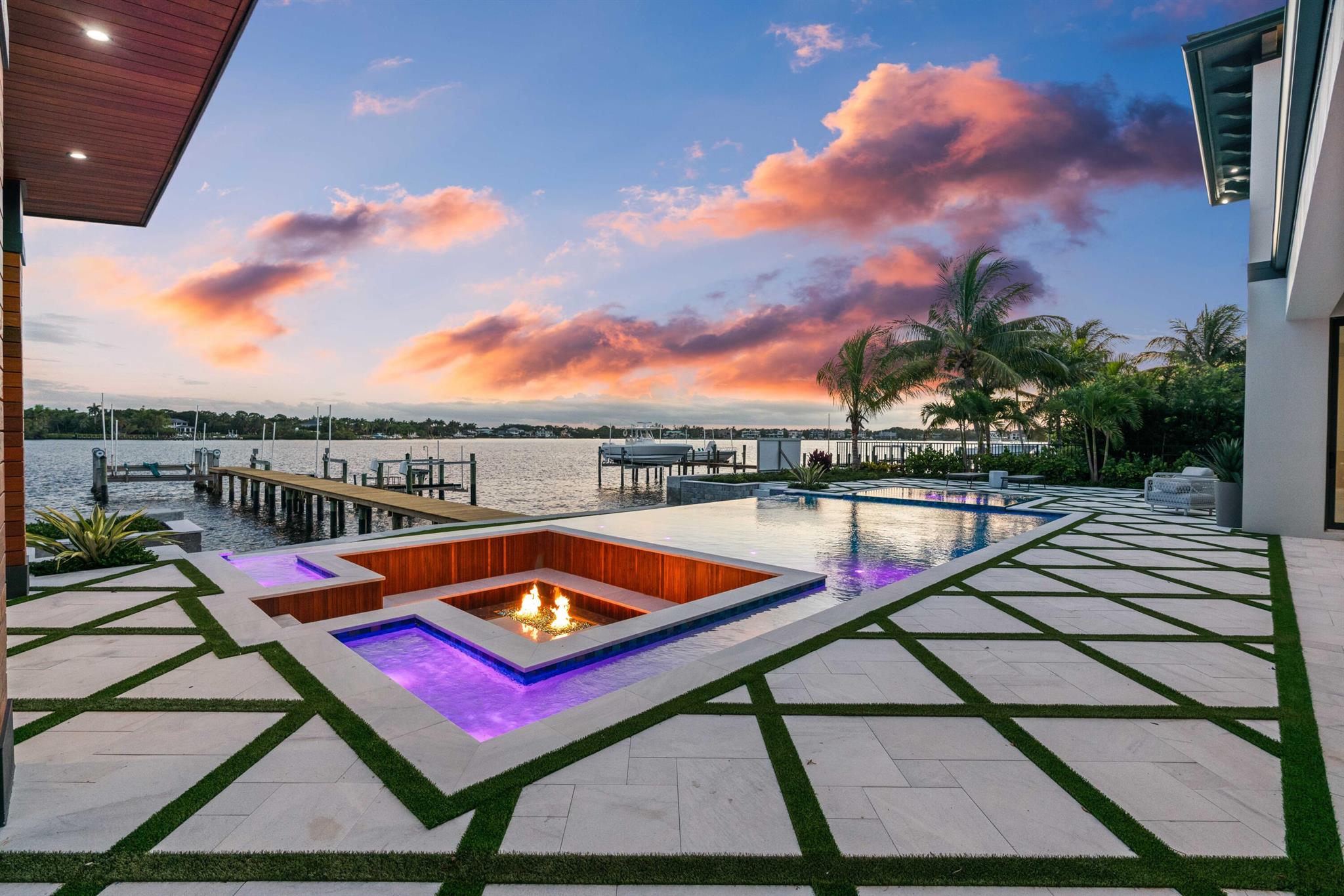 TEQUESTA COUNTRY CLUB - Residential