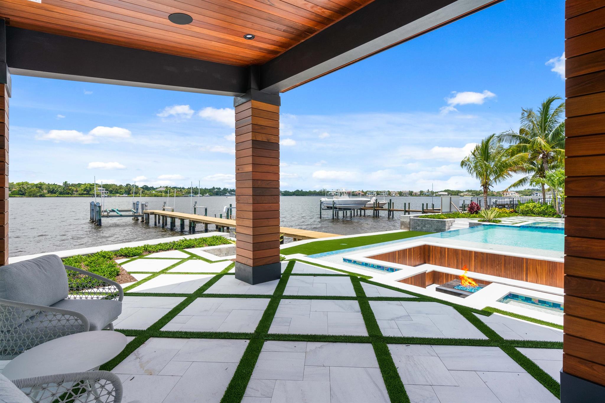 TEQUESTA COUNTRY CLUB - Residential