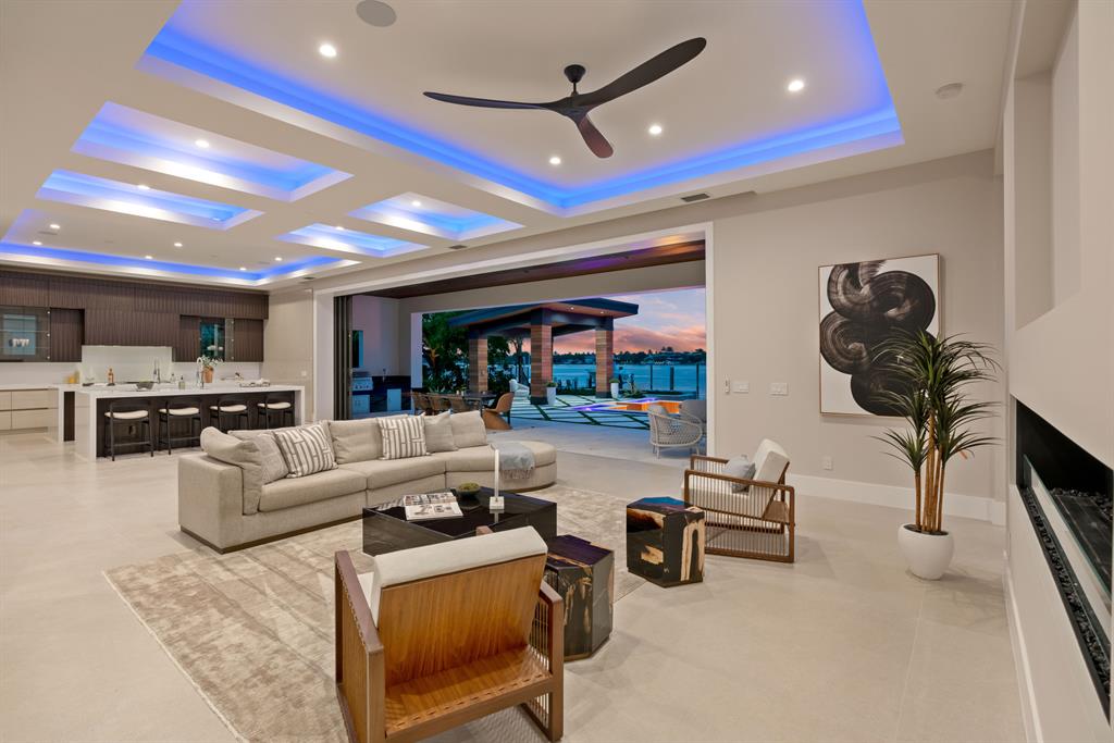 TEQUESTA COUNTRY CLUB - Residential