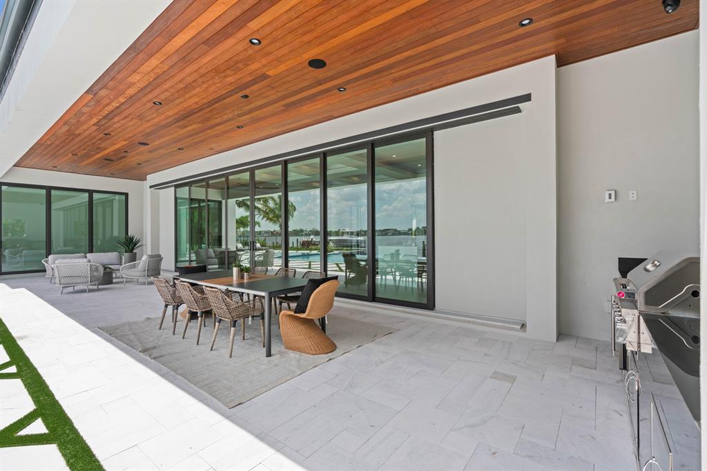 TEQUESTA COUNTRY CLUB - Residential