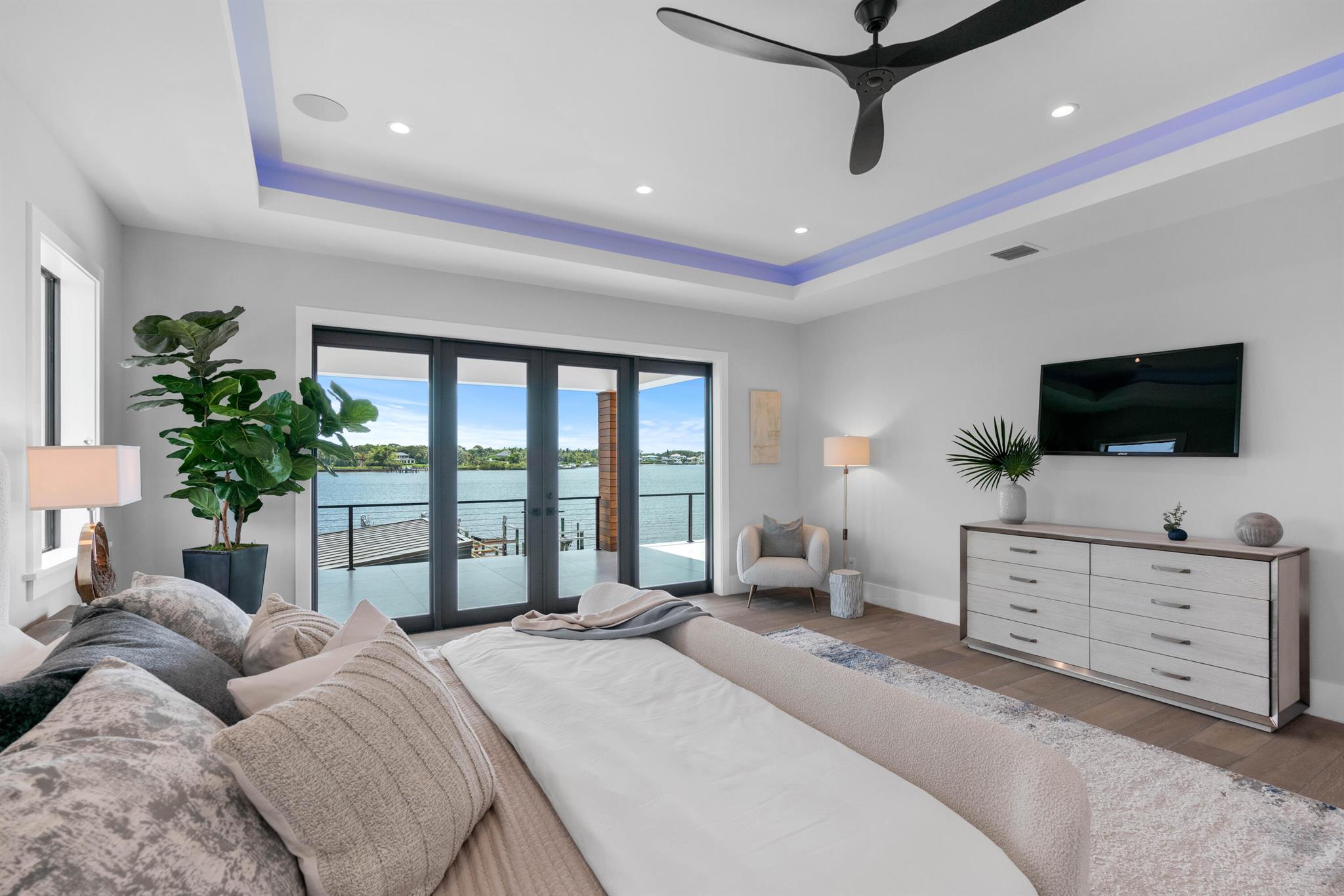 TEQUESTA COUNTRY CLUB - Residential