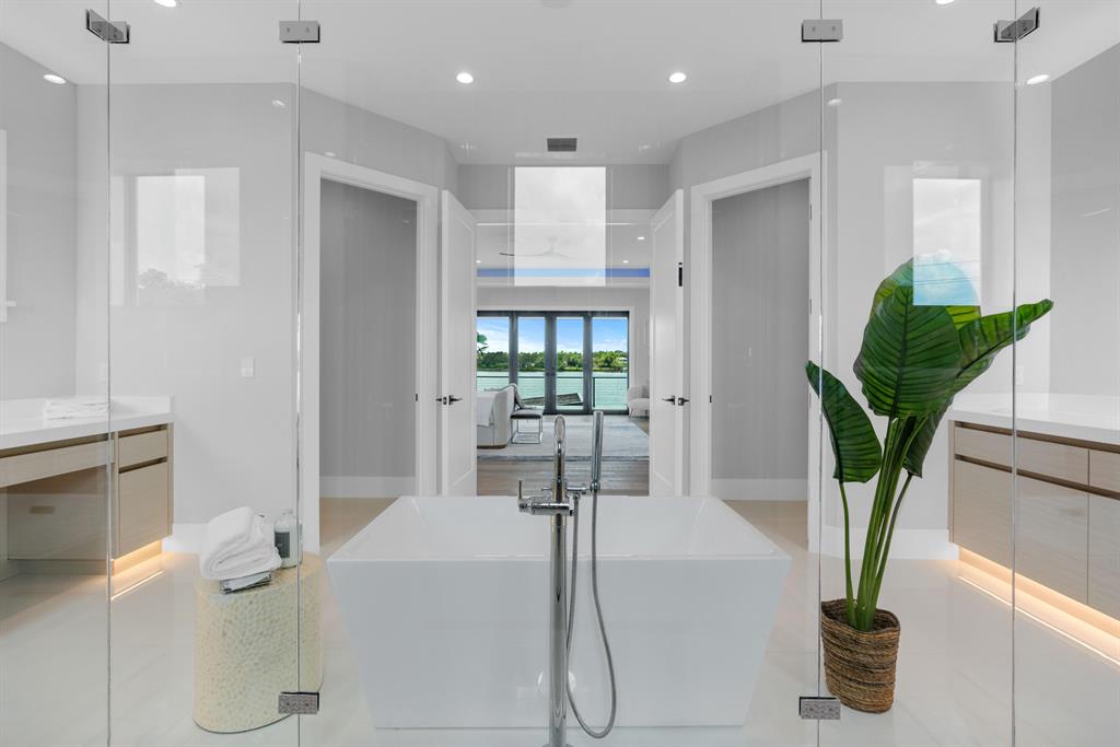 TEQUESTA COUNTRY CLUB - Residential