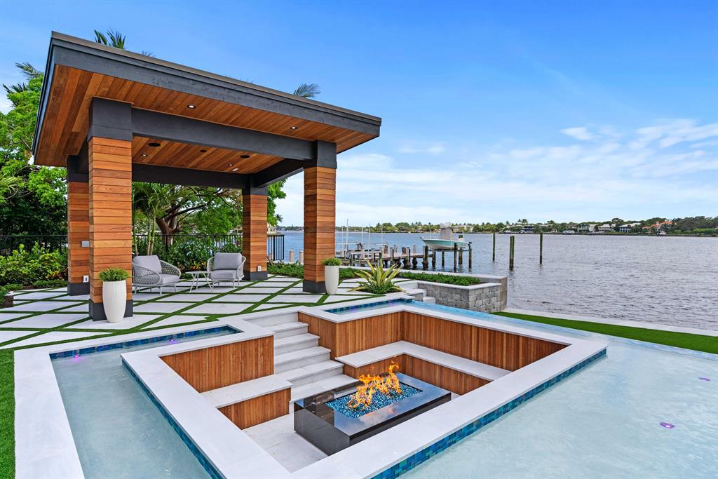 TEQUESTA COUNTRY CLUB - Residential