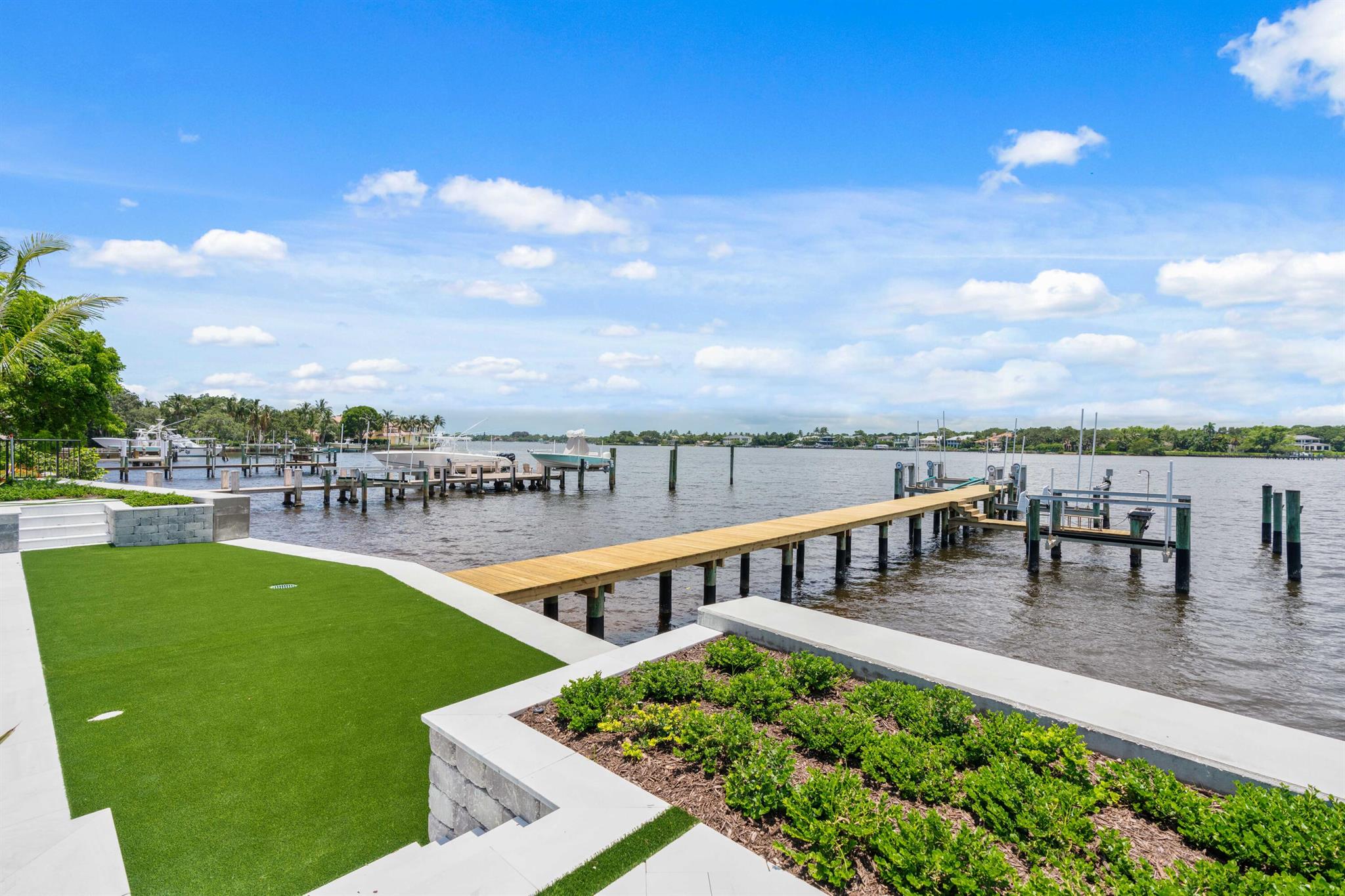 TEQUESTA COUNTRY CLUB - Residential