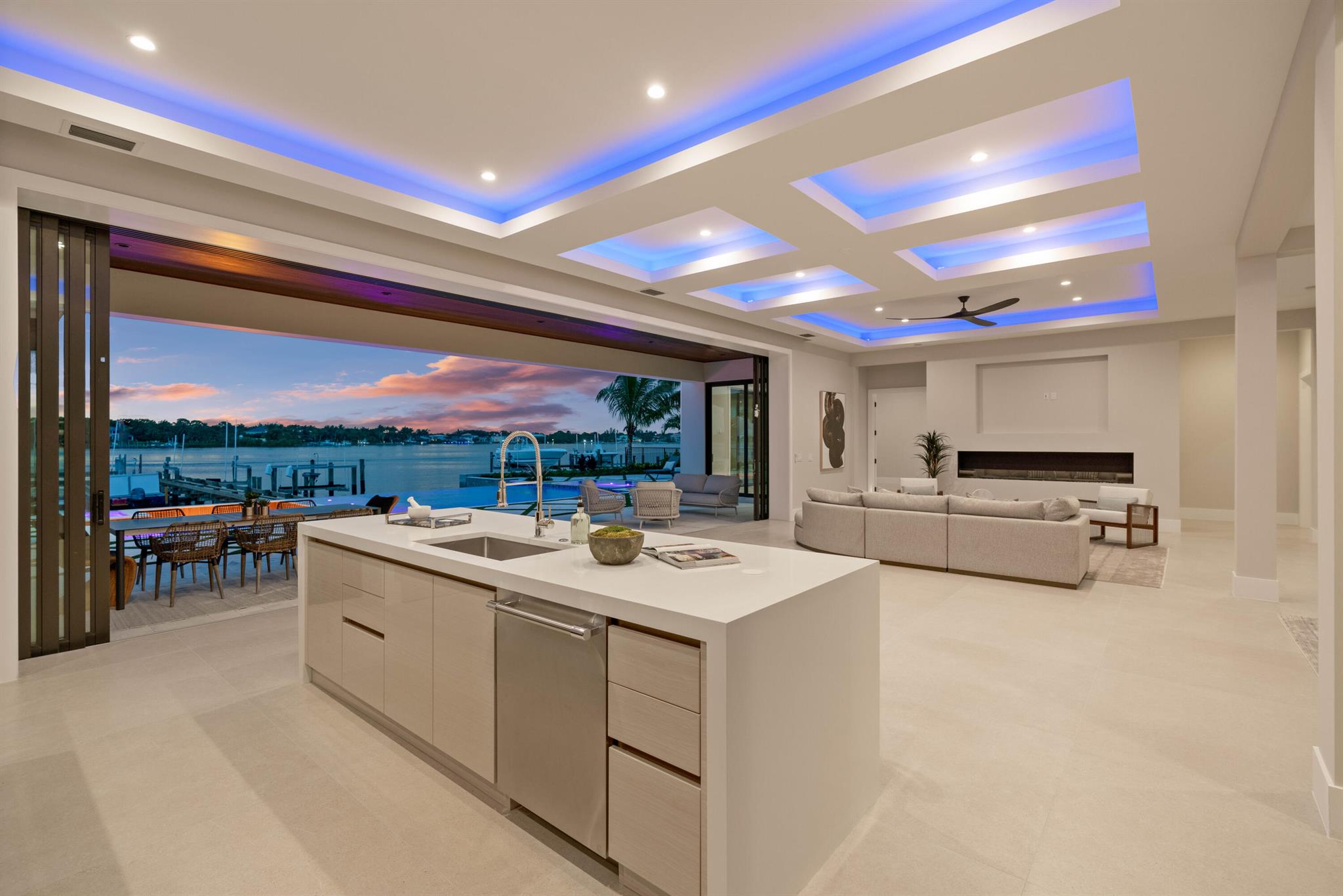 TEQUESTA COUNTRY CLUB - Residential