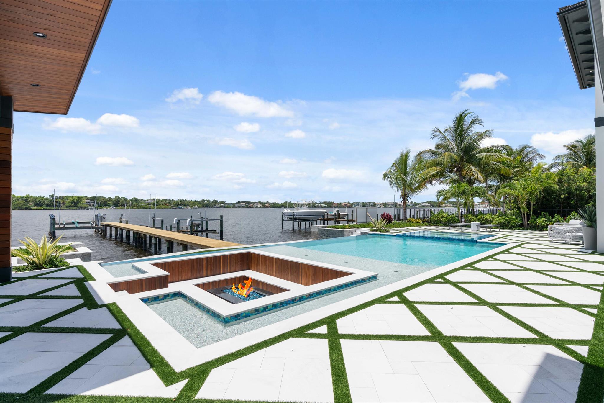 TEQUESTA COUNTRY CLUB - Residential