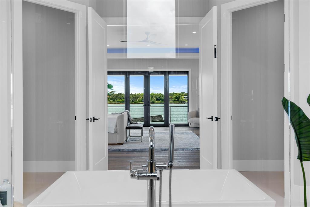 TEQUESTA COUNTRY CLUB - Residential