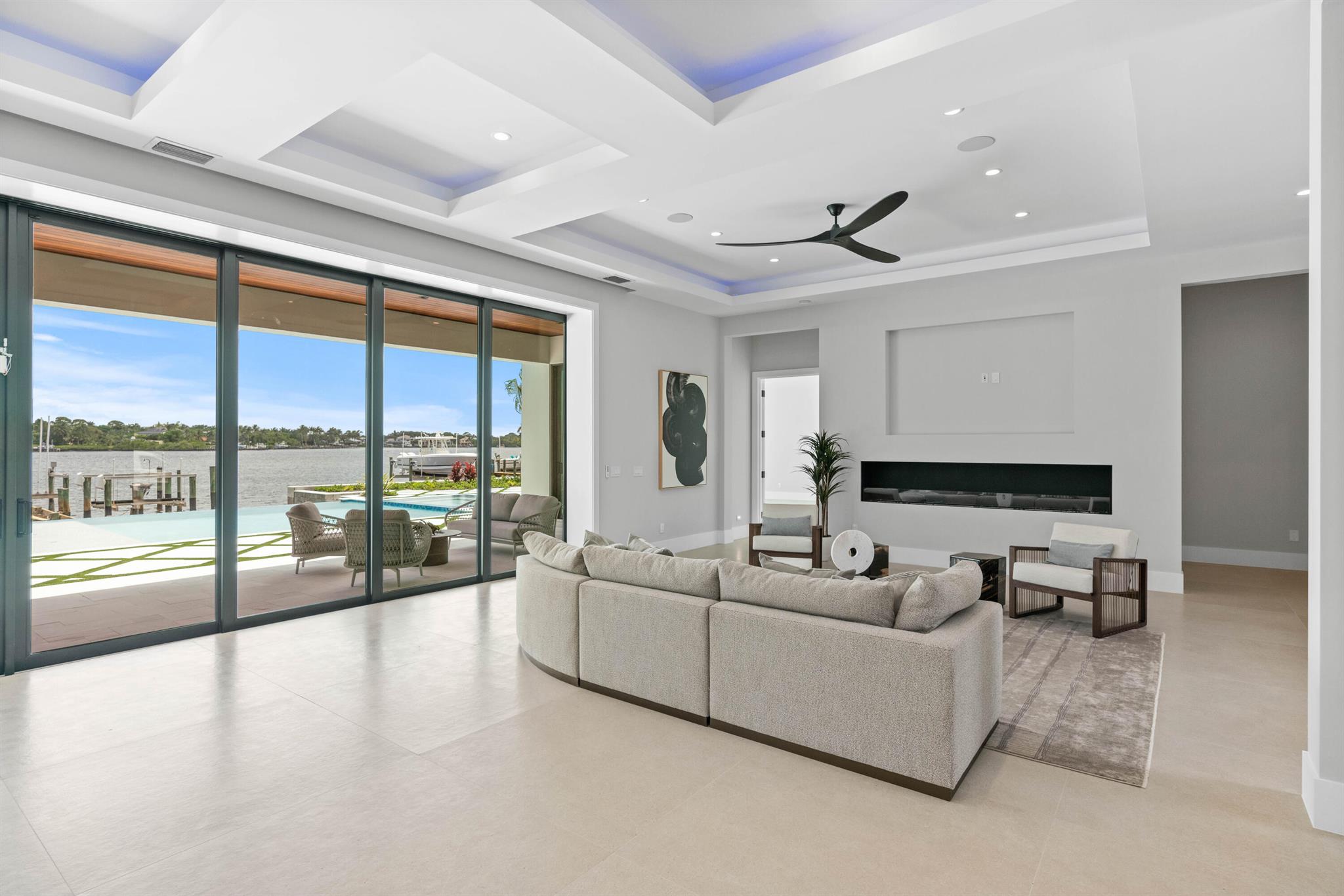 TEQUESTA COUNTRY CLUB - Residential