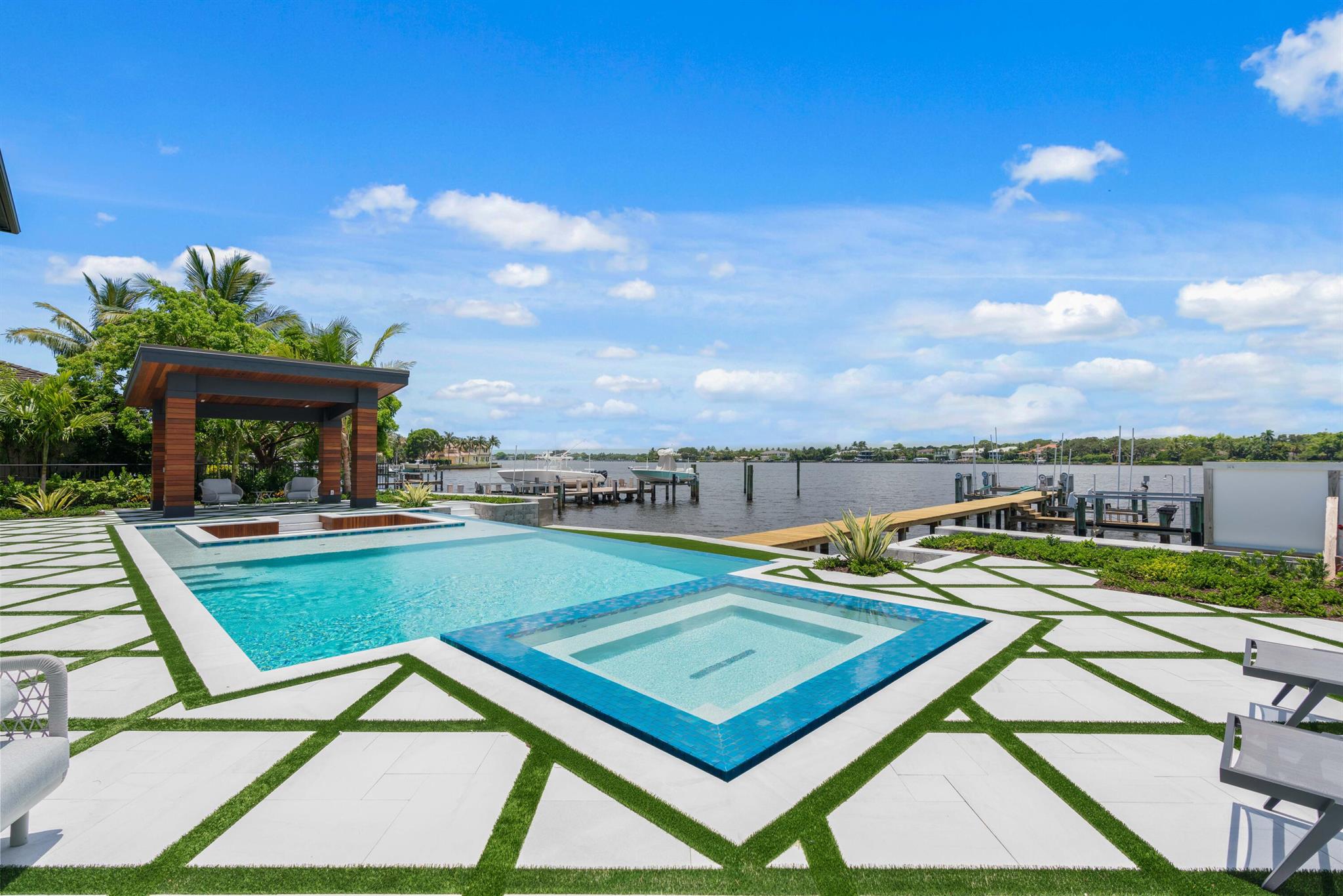 TEQUESTA COUNTRY CLUB - Residential