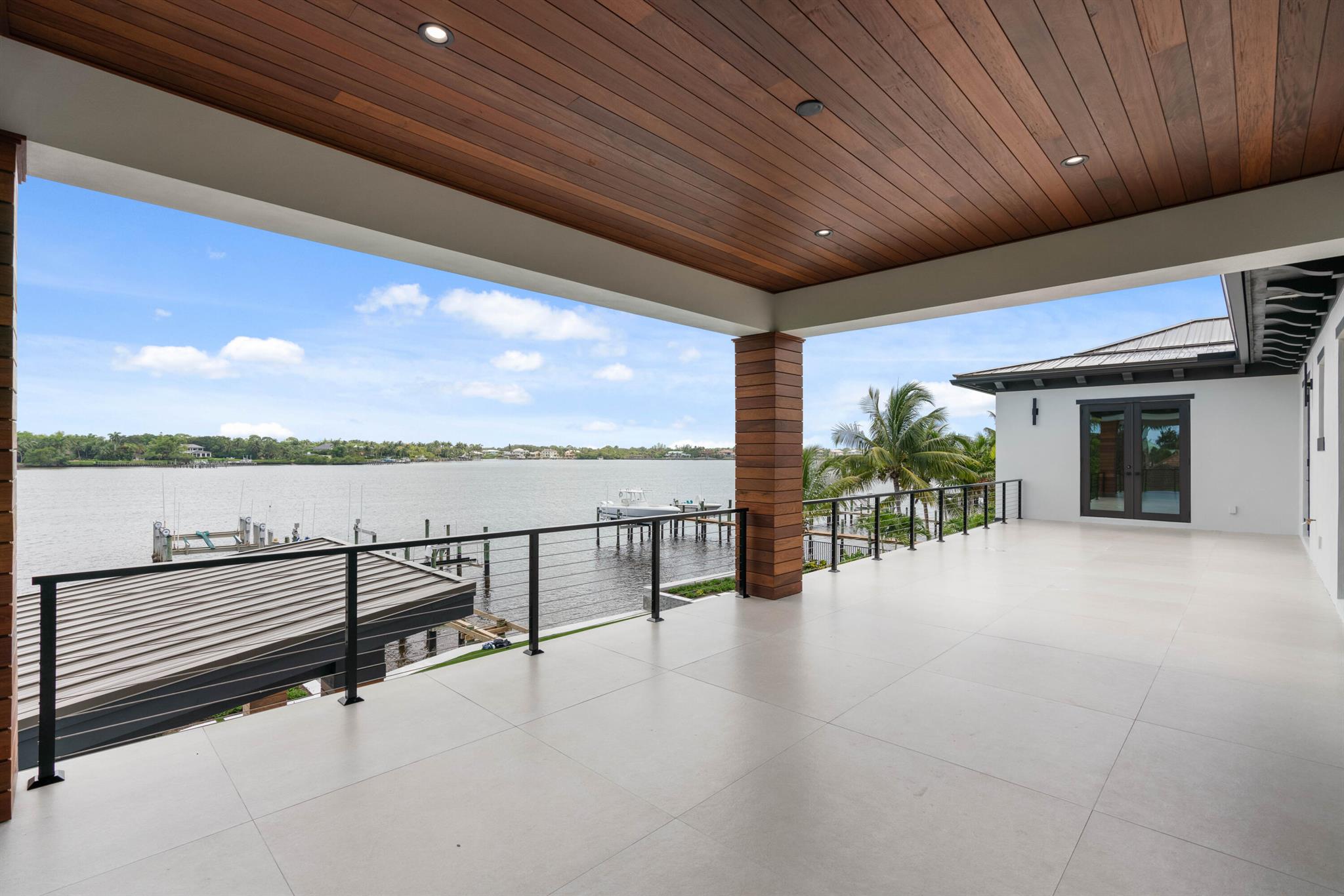 TEQUESTA COUNTRY CLUB - Residential