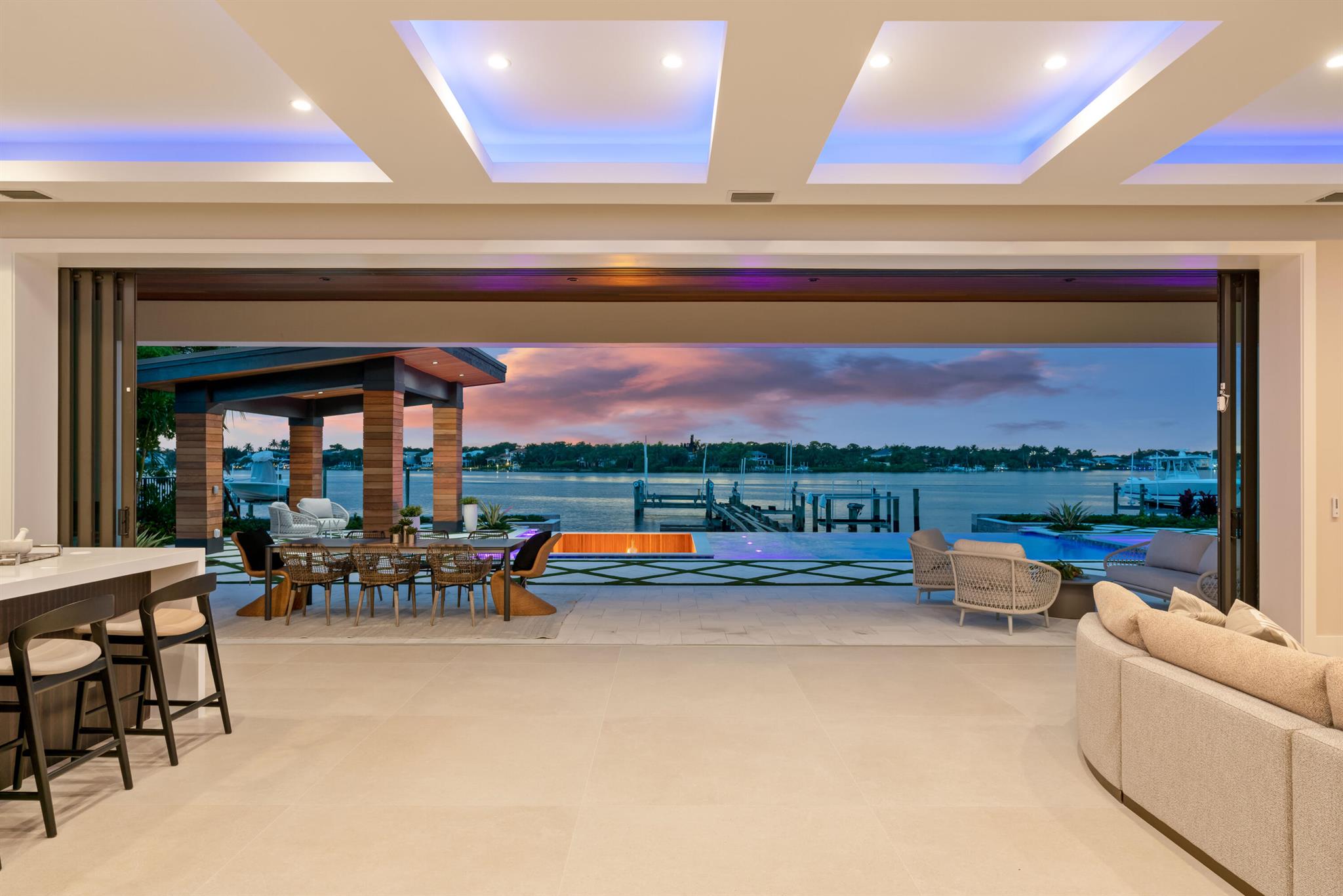 TEQUESTA COUNTRY CLUB - Residential