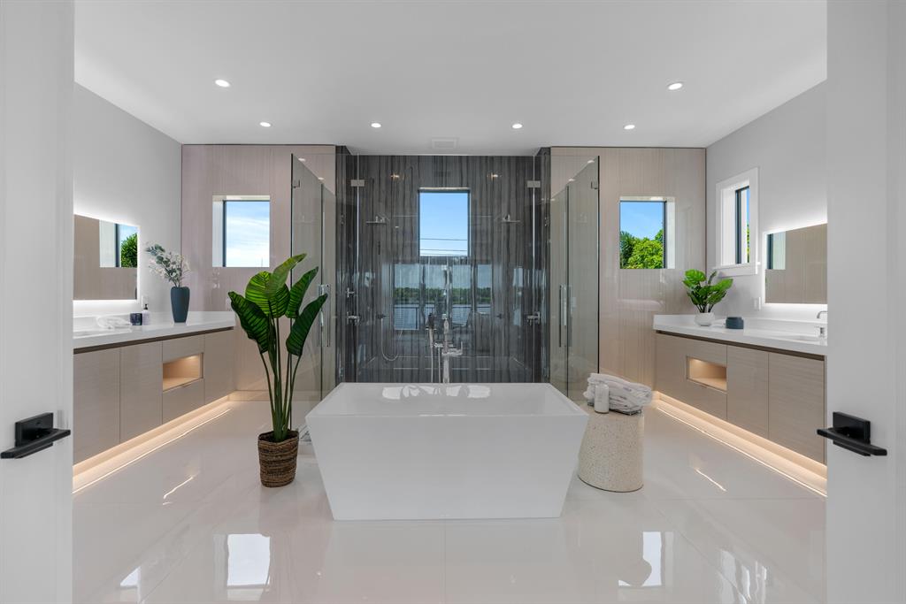 TEQUESTA COUNTRY CLUB - Residential