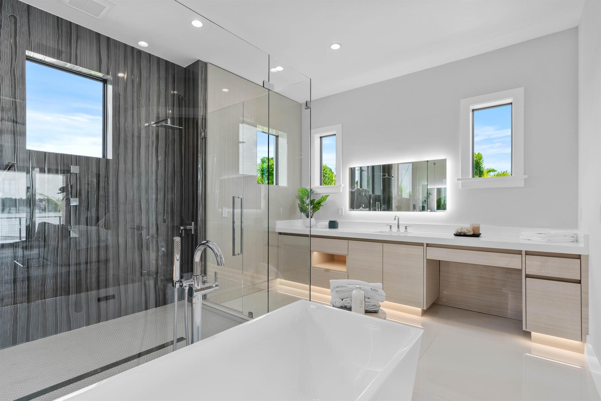 TEQUESTA COUNTRY CLUB - Residential