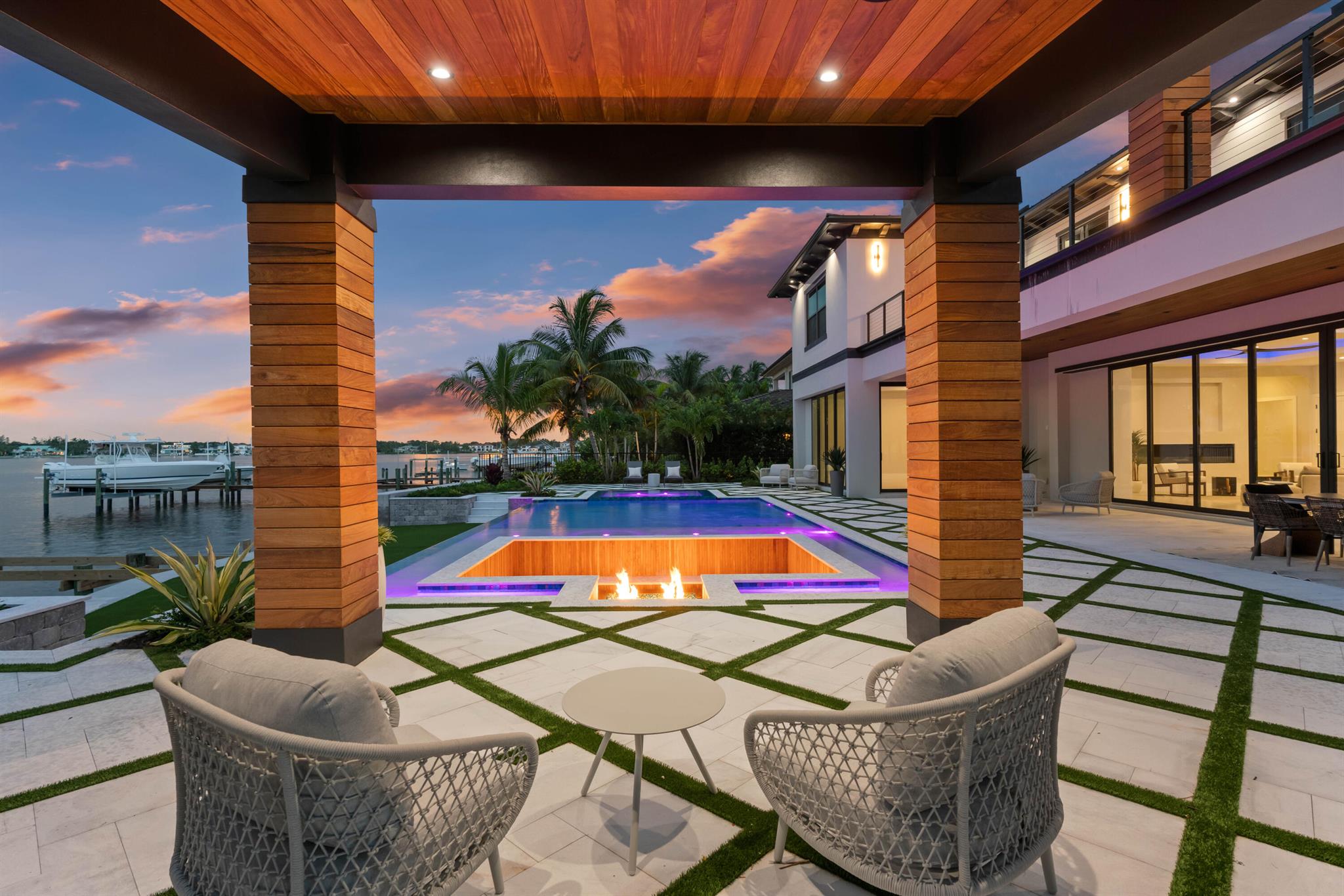 TEQUESTA COUNTRY CLUB - Residential