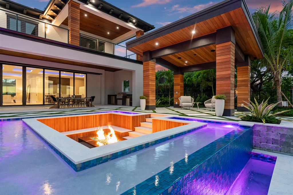 TEQUESTA COUNTRY CLUB - Residential