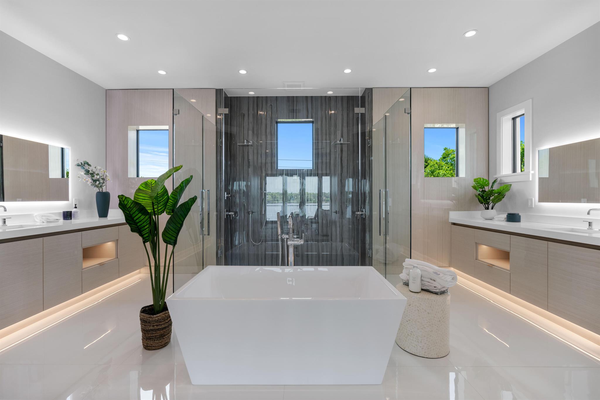 TEQUESTA COUNTRY CLUB - Residential