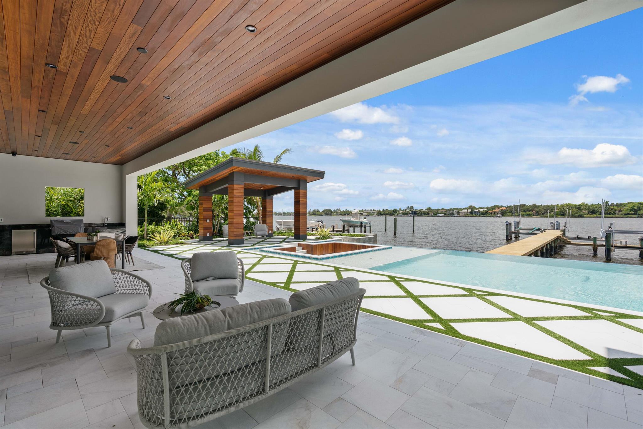 TEQUESTA COUNTRY CLUB - Residential