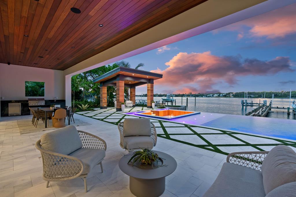 TEQUESTA COUNTRY CLUB - Residential