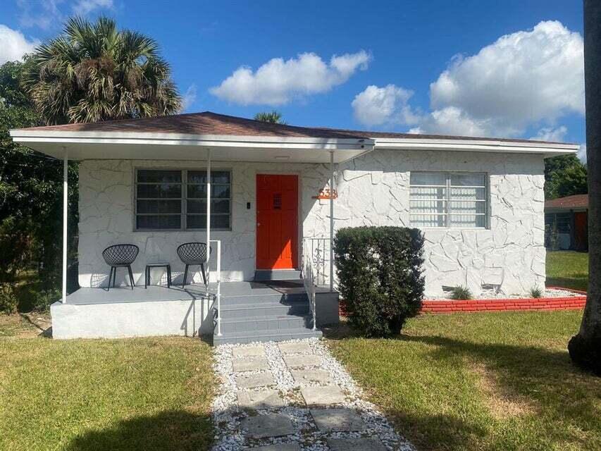 Gorgeous 2 bed 1 bath Single Family home located in the heart of Hallandale Beach. The property has been completely updated and features new kitchen appliances, cabinets, new washer and dryer, a private 2 car driveway, a massive backyard and front yard loaded with banana, avocado and mango trees. Walking distance to every type of shopping and 7 minutes away from Aventura Mall, Brightline station and the beaches.