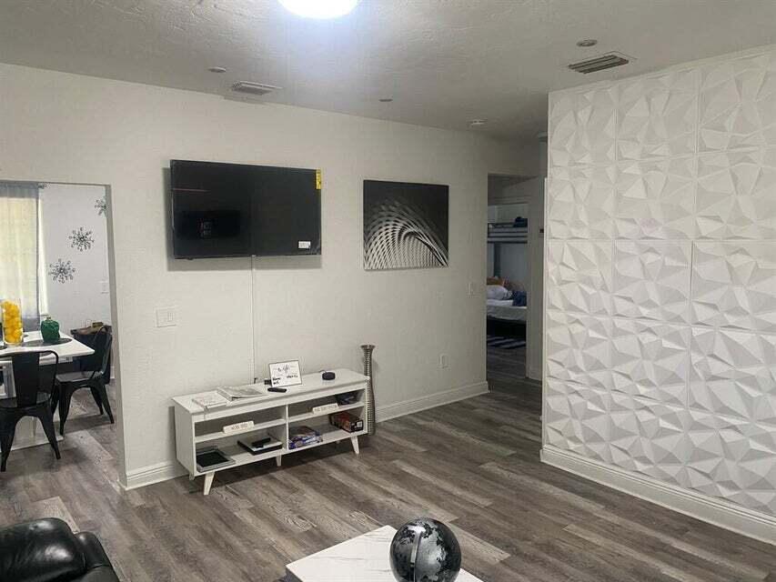 Hallandale Park - Residential Lease