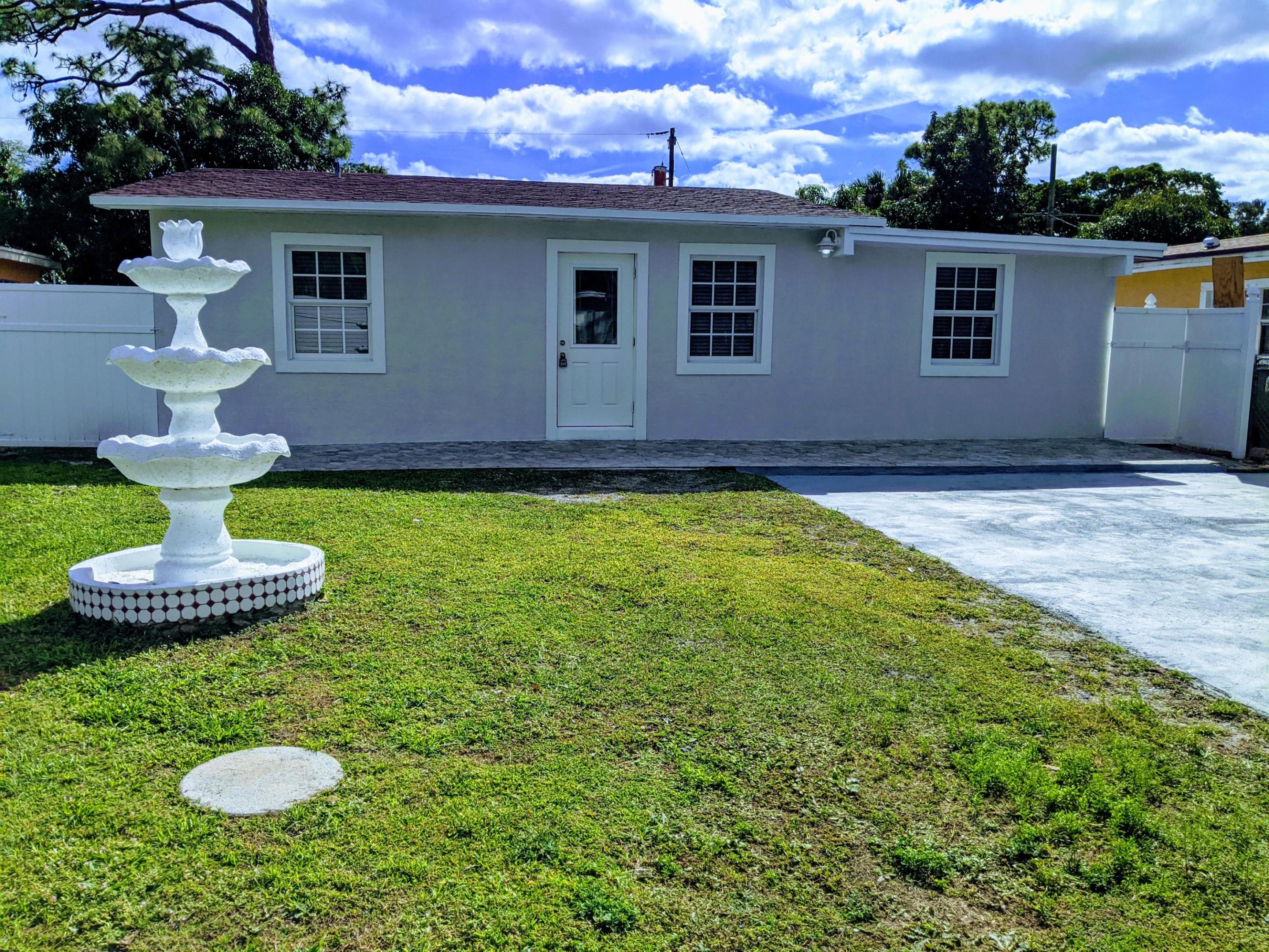 ROYAL PALM ESTATES 4 - Residential Lease