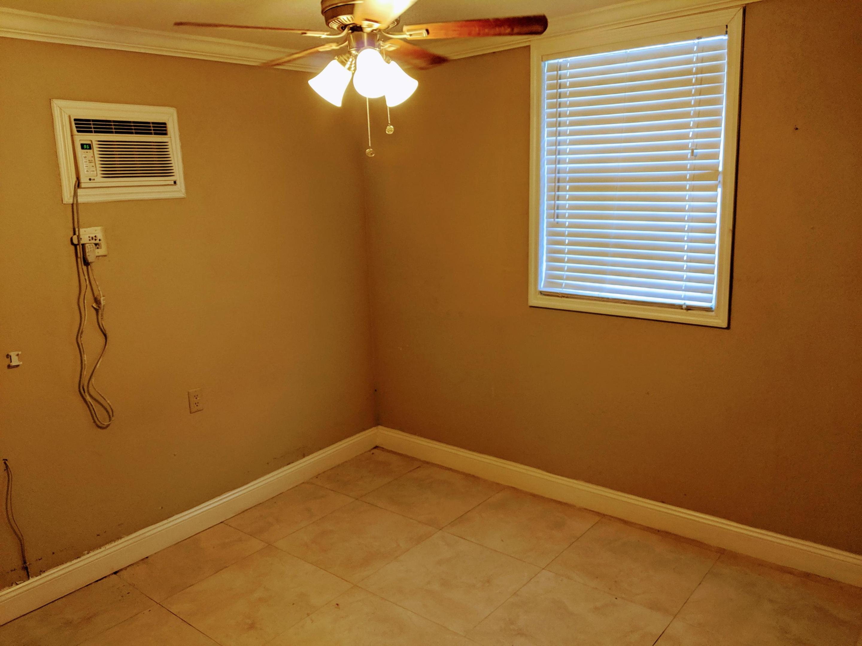 ROYAL PALM ESTATES 4 - Residential Lease