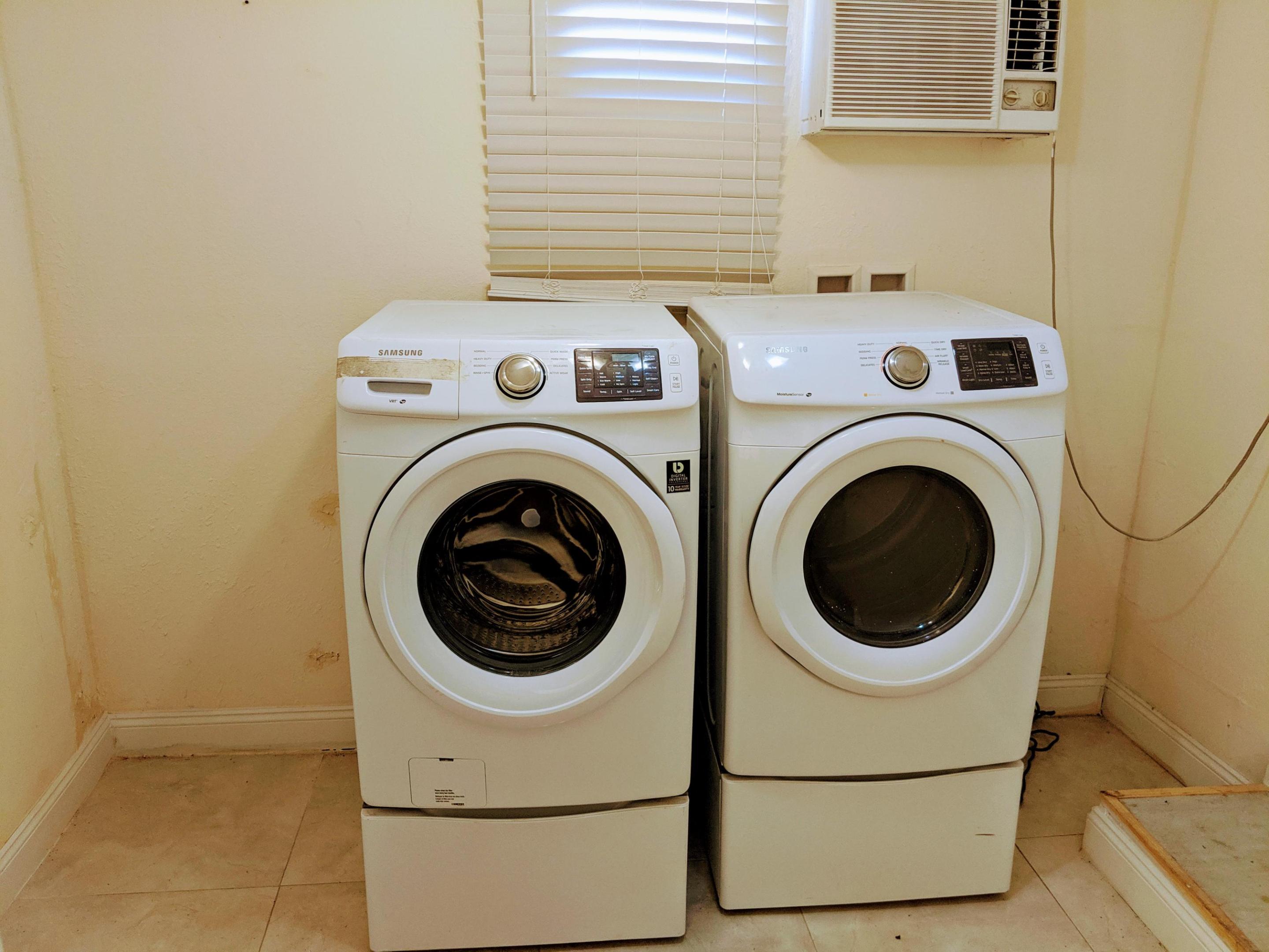 ROYAL PALM ESTATES 4 - Residential Lease