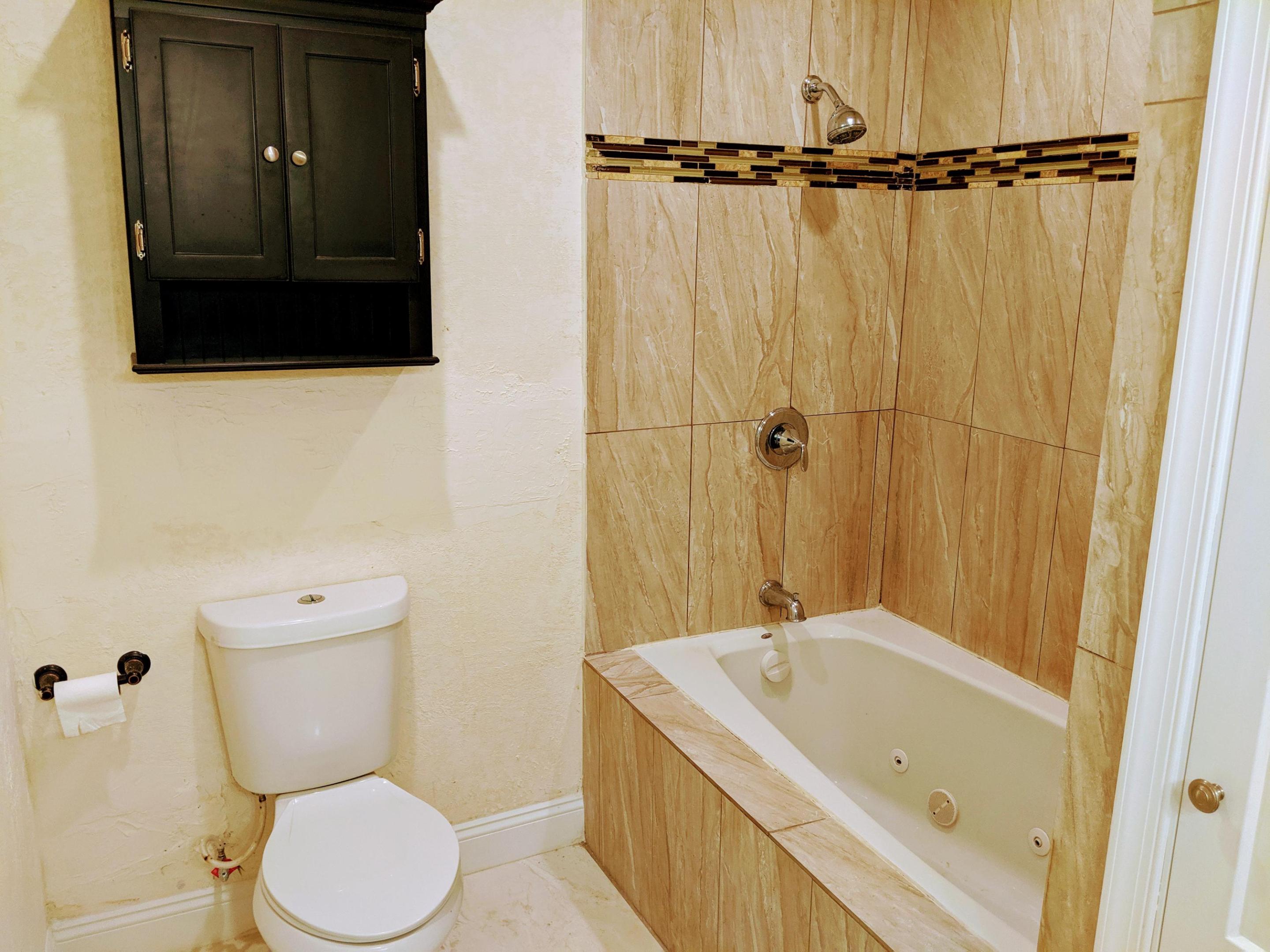 ROYAL PALM ESTATES 4 - Residential Lease