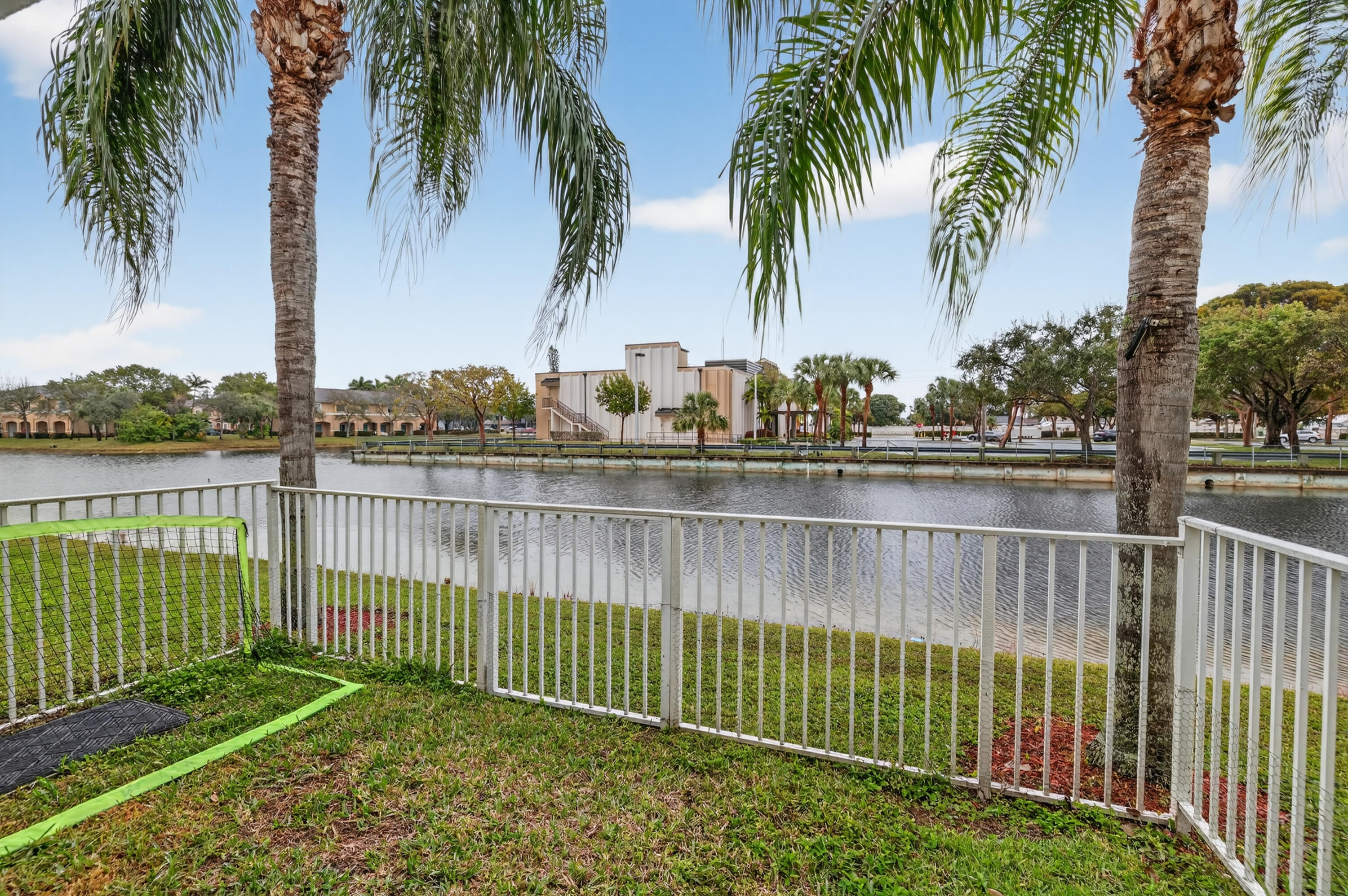 HAMPTON HILLS - Residential