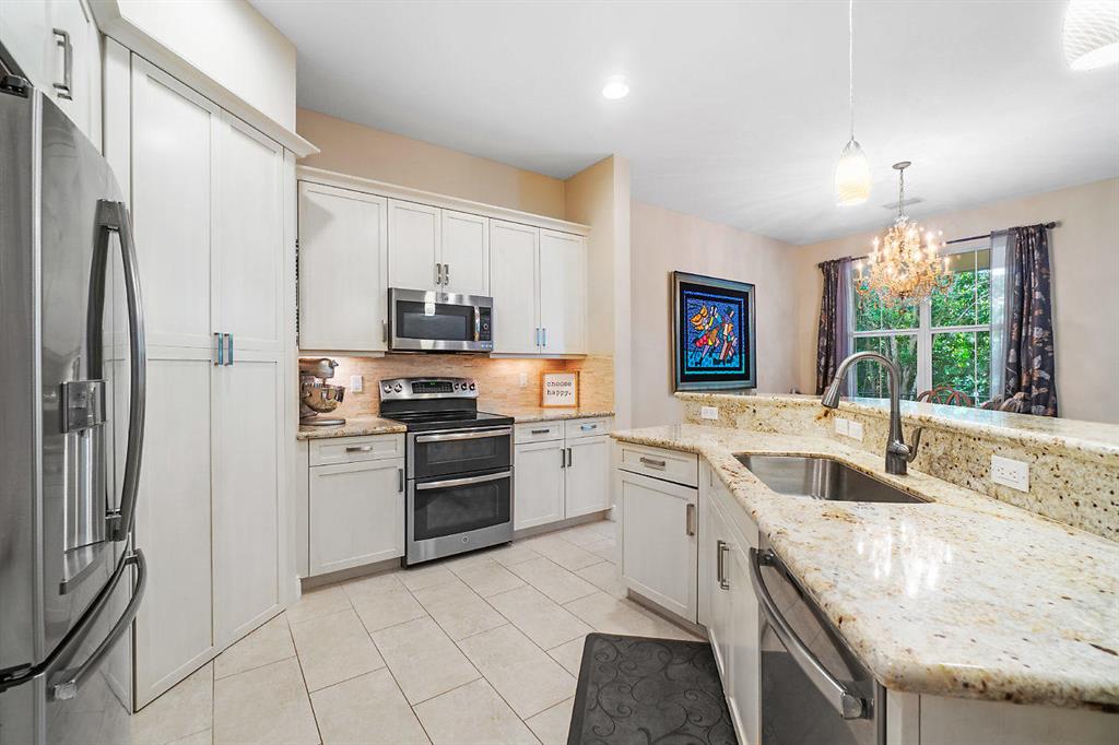 HAMPTON CAY - Residential