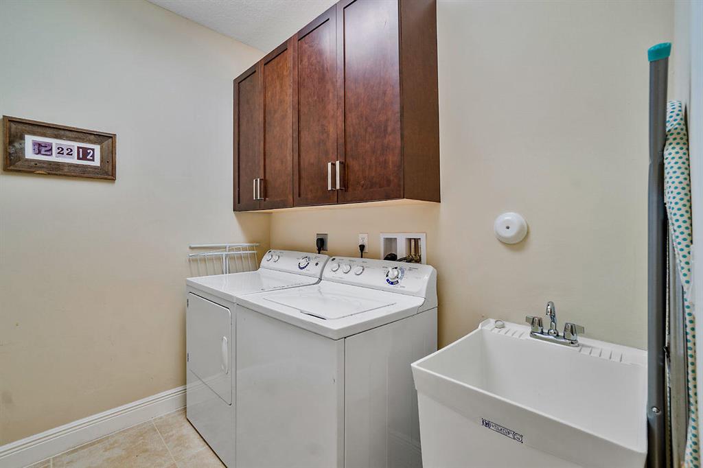 HAMPTON CAY - Residential