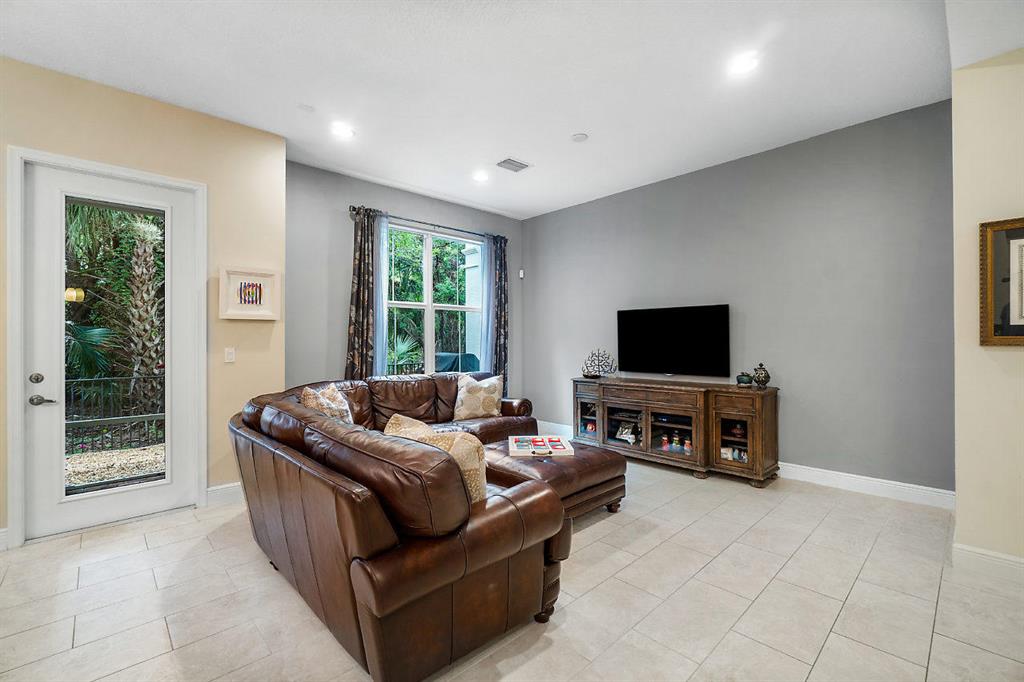 HAMPTON CAY - Residential