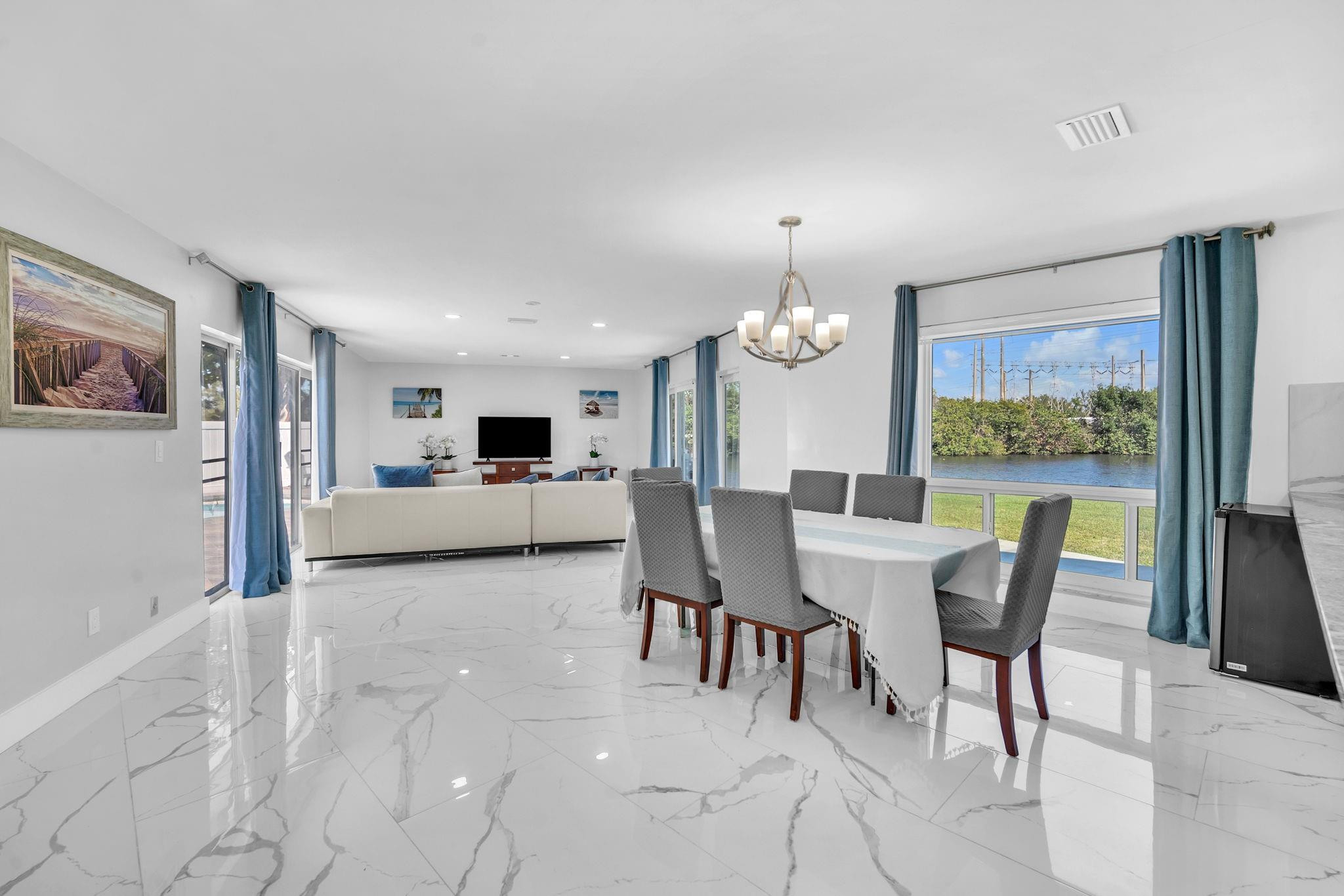 DAVIS ISLES SEC 5 - Residential Lease