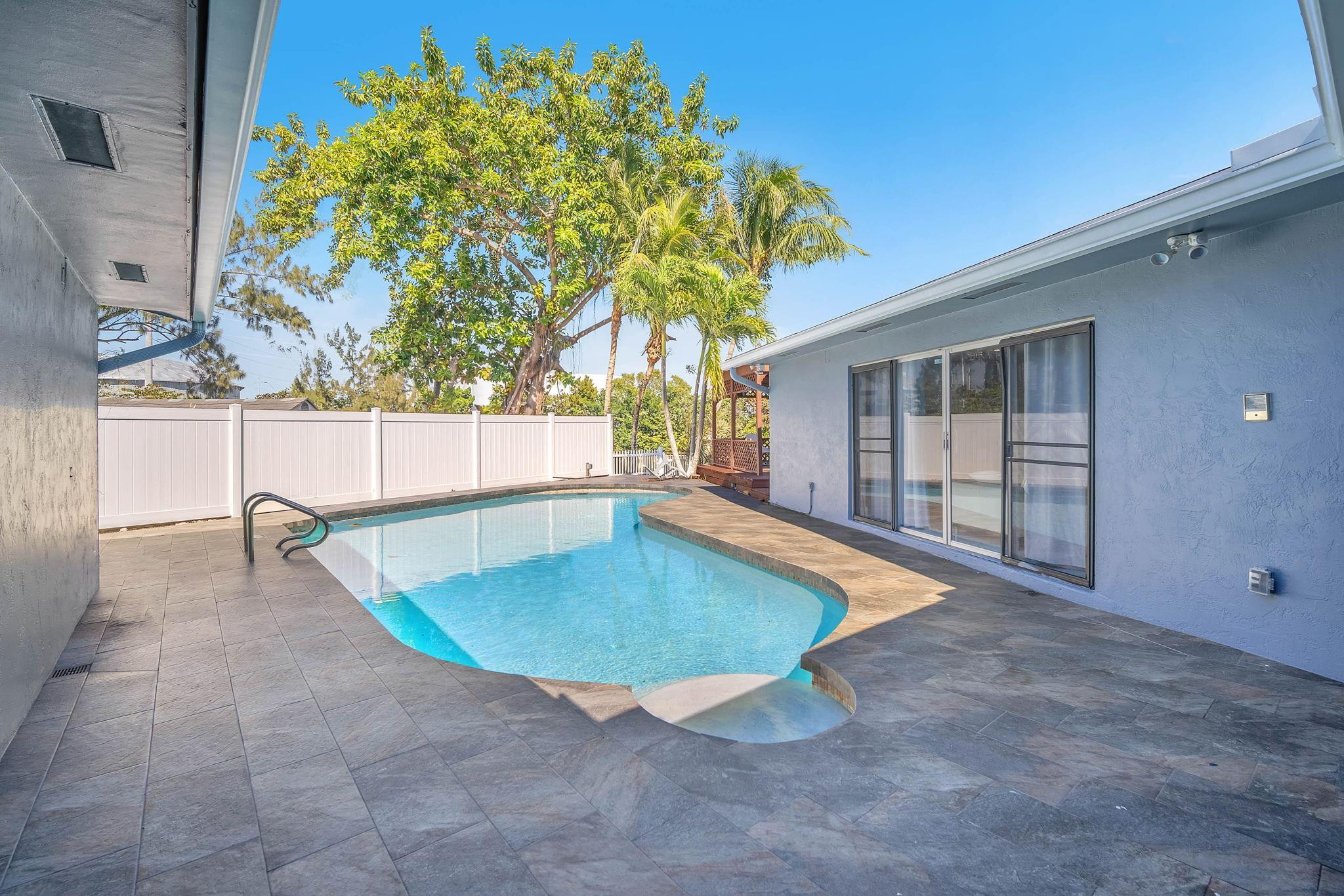 DAVIS ISLES SEC 5 - Residential Lease