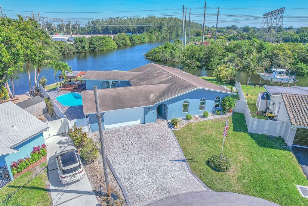 Photo of 4406 SW 37th Avenue, Dania Beach, FL 33312 (MLS # B26027085)