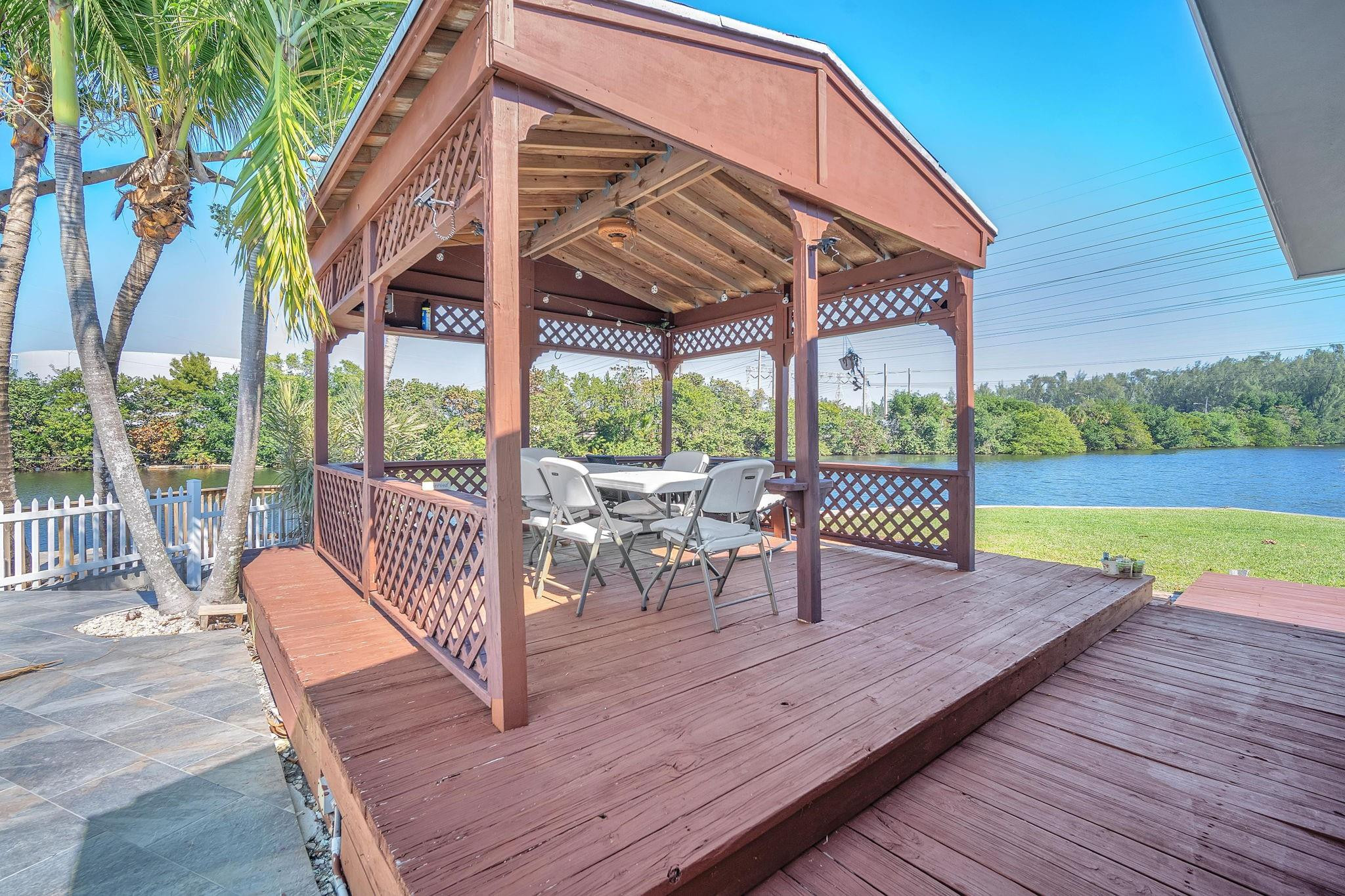 DAVIS ISLES SEC 5 - Residential Lease