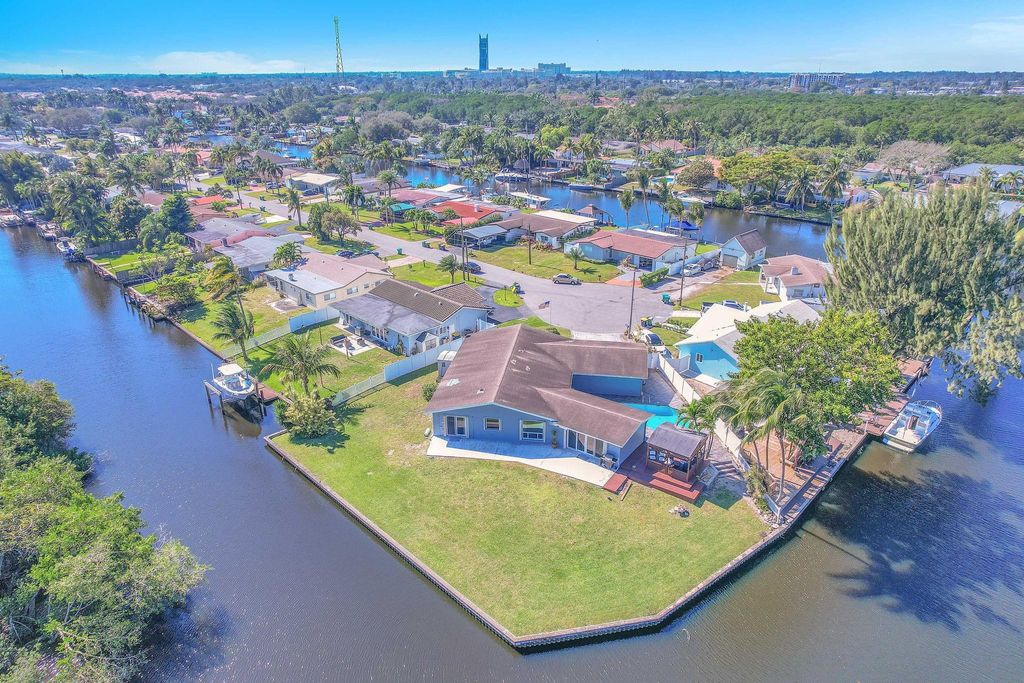 Photo of 4406 SW 37th Avenue, Dania Beach, FL 33312 (MLS # B26027085)