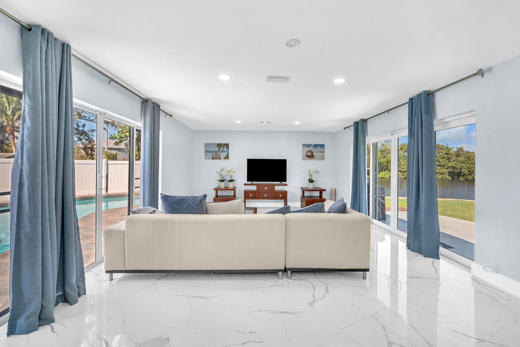 DAVIS ISLES SEC 5 - Residential Lease
