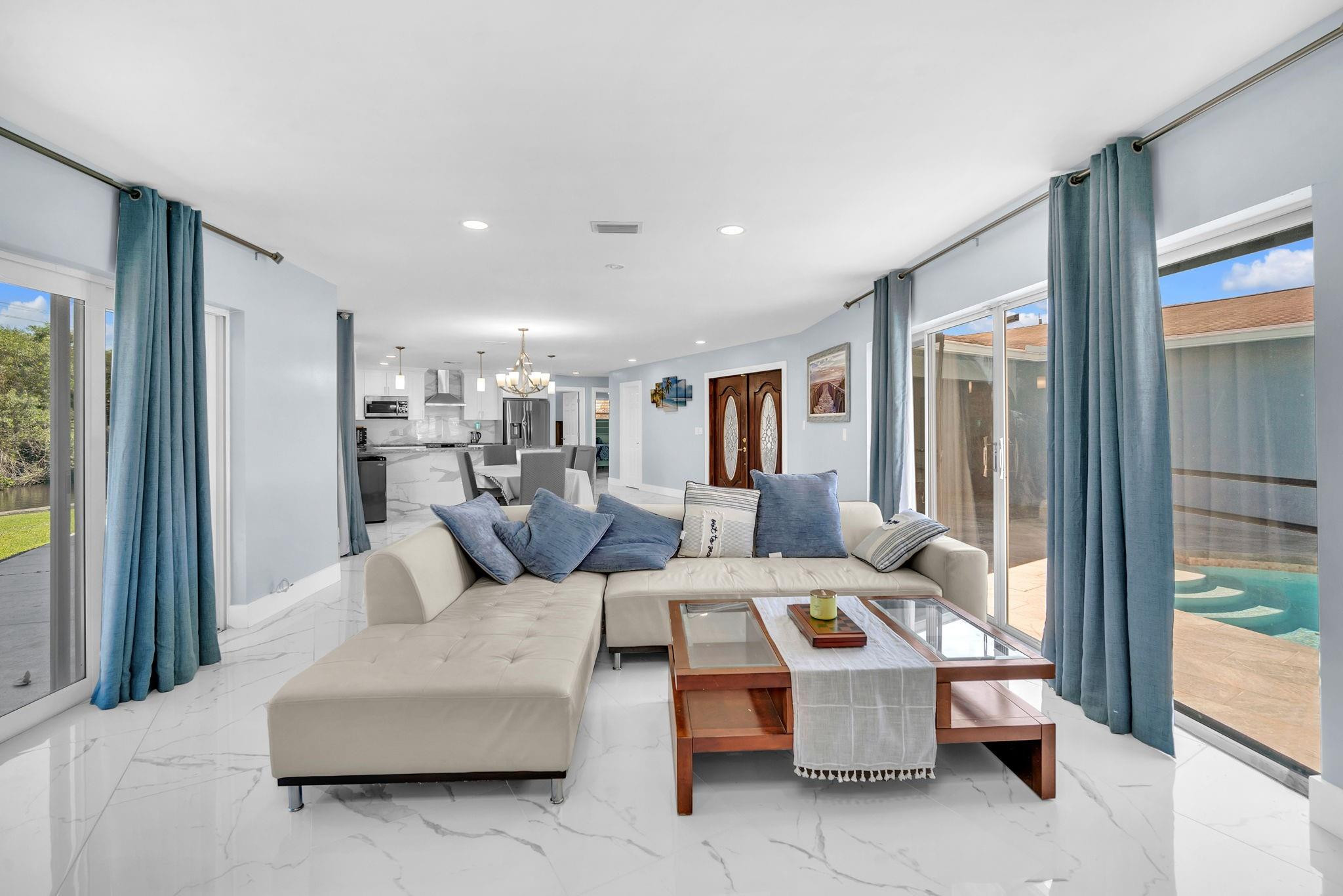 DAVIS ISLES SEC 5 - Residential Lease