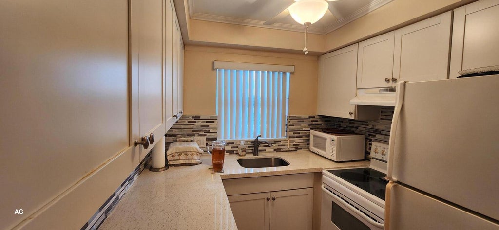 Photo of 15 SE 13th Street #D3, Boca Raton, FL 33432 (MLS # B26047794)