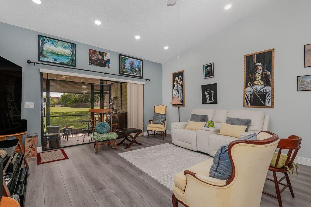 3459 Inverrary BLVD W 3459, Lauderhill FL 33319